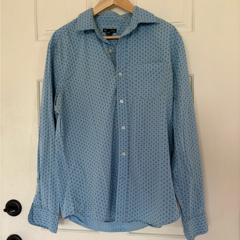 Men’s GAP Light Blue Geometric Button Down Shirt Size M